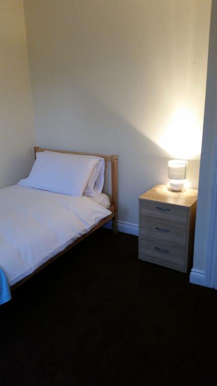 Livingston Ideal Commuter House Экстерьер фото